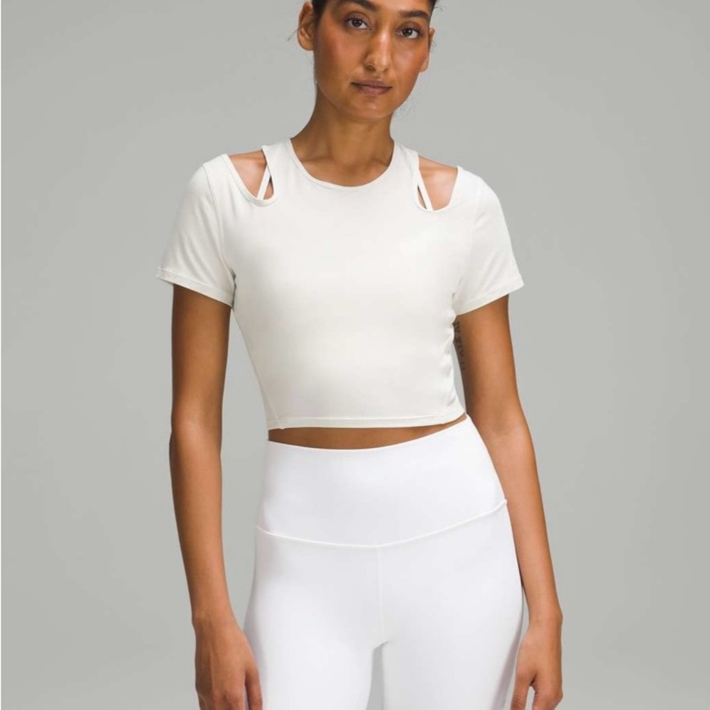 Lululemon Shoulder Cut-Out Yoga T-Shirt
Bone